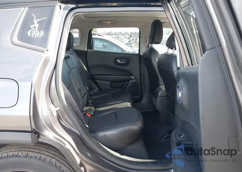 2019 Jeep Compass Altitude 4X4 z USA, uszkodzony, nr VIN 3C4NJDBB1KT767838